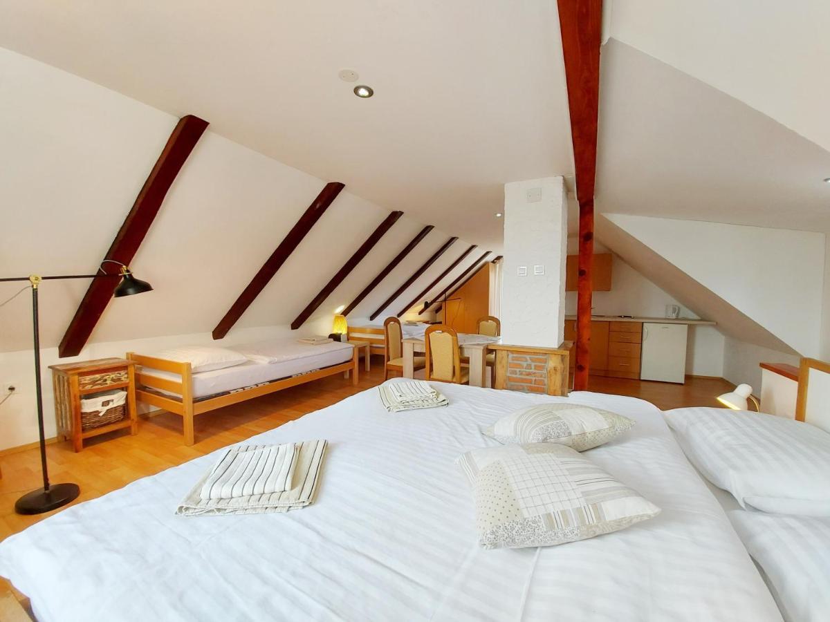 Peter'S Pine Cottage Кореница Экстерьер фото